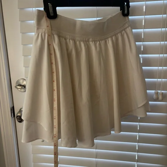 Lululemon Court Revival White Skort Size 6 - Picture 6 of 6